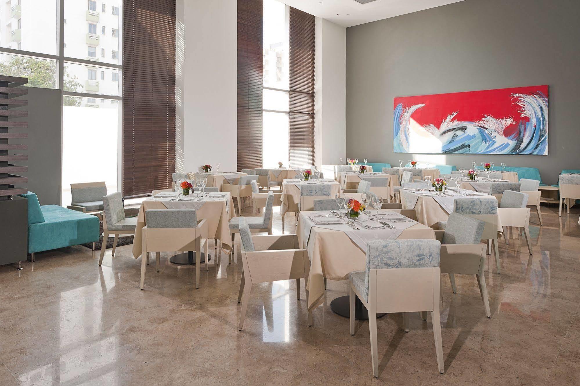 Nh Collection Royal Smartsuites Barranquilla  Restaurant photo