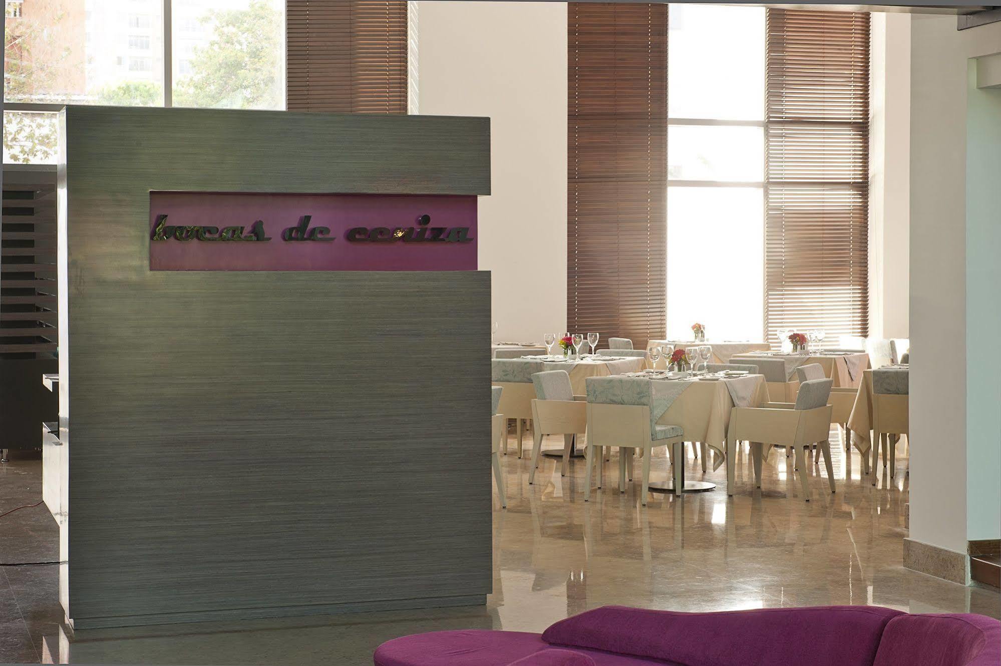 Nh Collection Royal Smartsuites Barranquilla  Restaurant photo